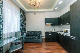 Апартаменты Luxrent Kreshatik Arenacity SkyBar Киев Апартаменты Делюкс Vip с 2 спальнями, гидромассажной ванной и камином - ул. Леси Украинки, 4-2