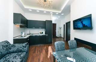 Апартаменты Luxrent Kreshatik Arenacity SkyBar Киев Апартаменты Делюкс Vip с 2 спальнями, гидромассажной ванной и камином - ул. Леси Украинки, 4-11